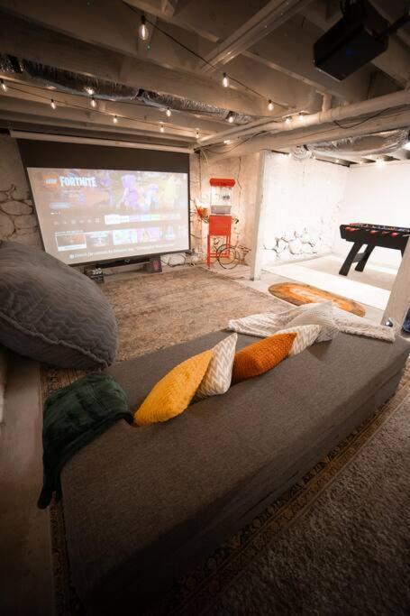 Reno'S Biggest Little House - Cozy Home Theatre Exteriér fotografie